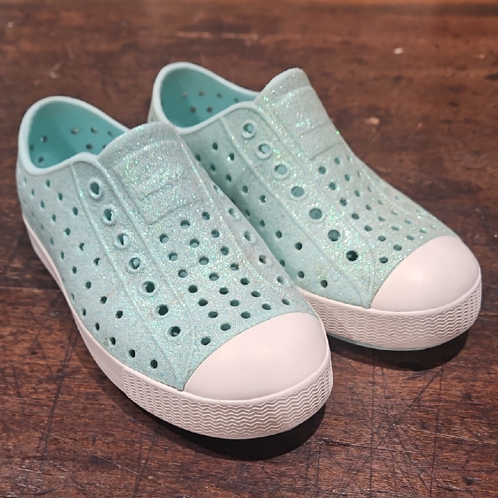 EUC - C11 Mint Sparkle Jefferson Natives